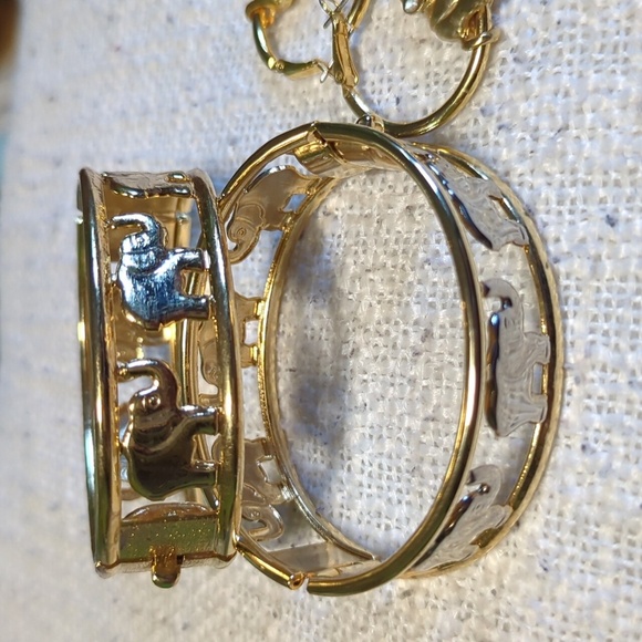 Vintage Elegant Gold Elephant Jewelry (Costume Jewelry) - Picture 3 of 4